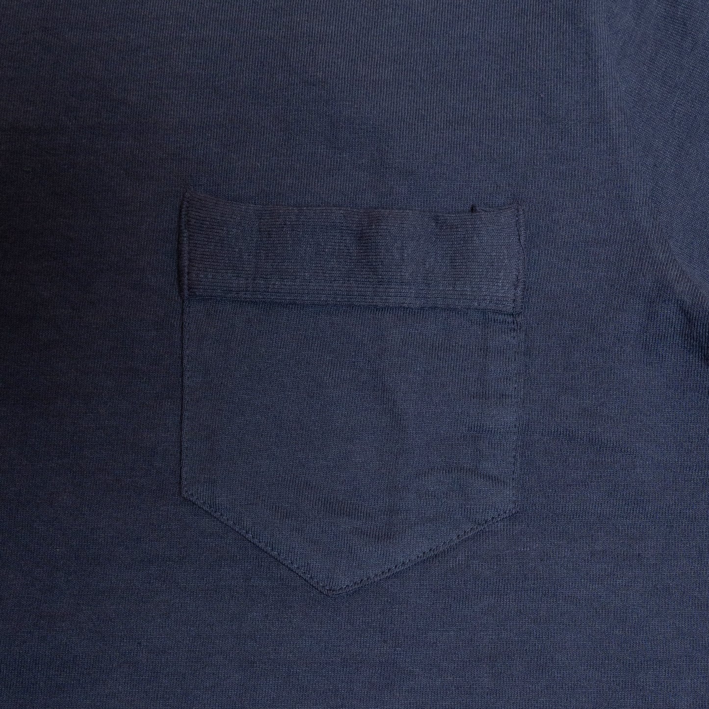RELEASE DATE : 11am(JST) 09/07/2025 CREW NECK POCKET TEE NAVY