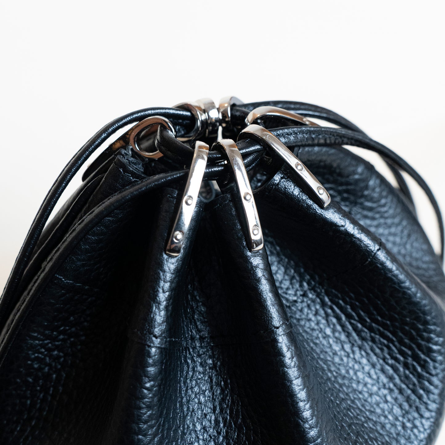 HERITAGE DRAWSTRING BAG BLACK